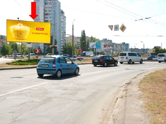 Фото рекламної площини за адресою Маяковского пр. / Сабурова ул., разделитель, в центр