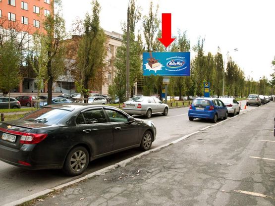 Фото рекламной плоскости по адресу Лепсе бул., 4, разделитель, бизнес центр "Сильвер центр", в сторону Гарматная ул.