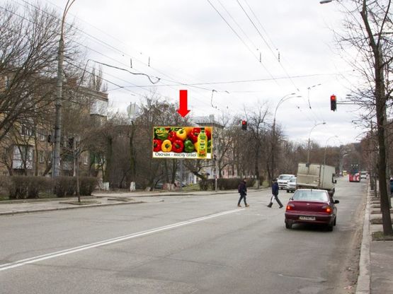 Фото рекламної площини за адресою Вышгородская ул., 18/2, на светофоре, в сторону Кирилловская ул. (бывш. ул. Фрунзе)