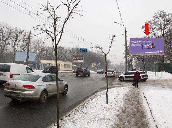 Фото рекламной плоскости по адресу Мельникова ул., 52 / ул. Оранжерейная, на светофоре, возле АЗС, в сторону ст. м. "Дорогожичи"