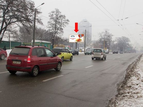 Фото рекламної площини за адресою Мельникова ул., 52 / ул. Оранжерейная, на светофоре, возле АЗС, в сторону центра