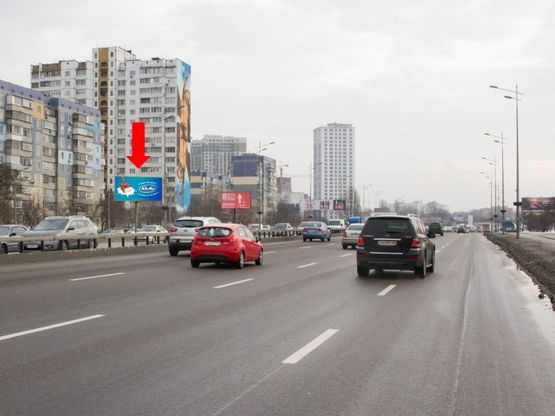 Фото рекламной плоскости по адресу Бажана пр., 7, напротив, из центра