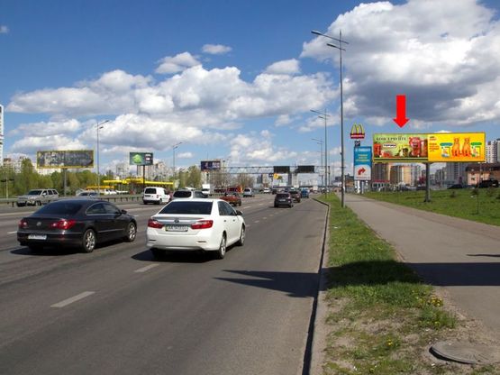 Фото рекламной плоскости по адресу Бажана пр. / Гришка ул., перед McDonald's, ст. м. "Позняки", из центра, левый