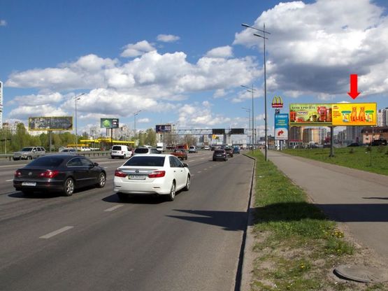 Фото рекламної площини за адресою Бажана пр. / Гришка ул., перед McDonald's, ст. м. "Позняки", из центра, правый