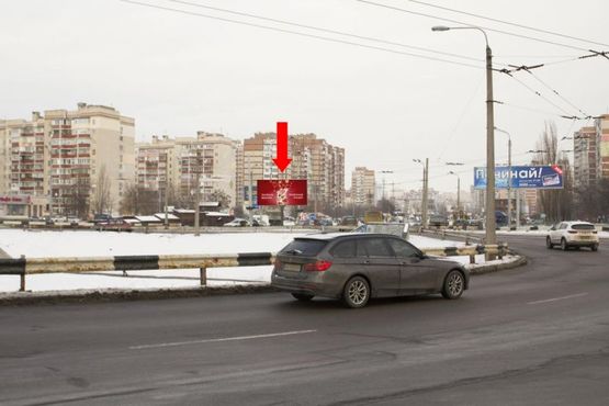 Фото рекламной плоскости по адресу Маяковского пр. / Сабурова ул., разделитель, из центра
