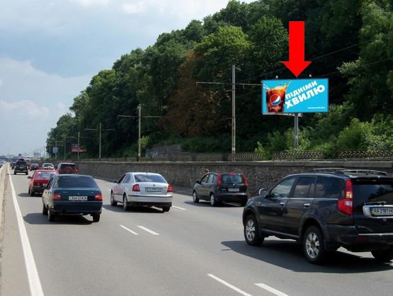 Фото рекламної площини за адресою Набережное шоссе, 1200м от моста Пешеходного в сторону ст. м. "Днепр" (справа)