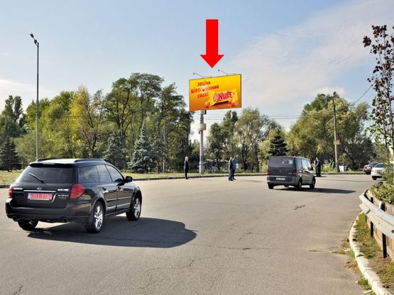 Фото рекламной плоскости по адресу Столичное шоссе / Заболотного ул., разделитель, в сторону Авторынка, Новообуховской трассы