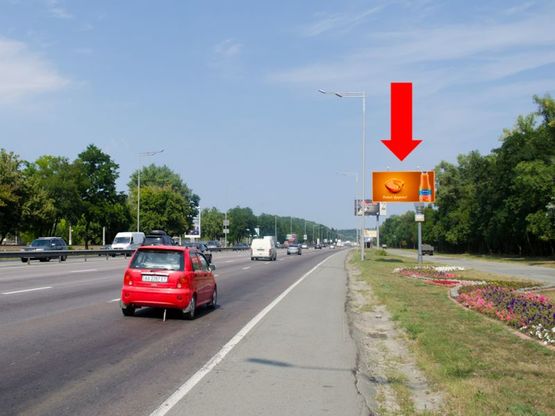 Фото рекламної площини за адресою Столичное шоссе, напротив остановки "Цементный завод", разделитель, в сторону Надднепрянское шоссе