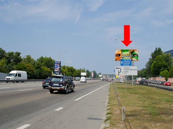 Фото рекламної площини за адресою Столичное шоссе / Плещеева ул., 10, разделитель, в сторону Науки пр.