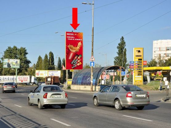 Фото рекламної площини за адресою Гагарина пр. / Верховного Совета бул. , возле перехода, перед ТЦ "Проспект", супермаркетами "Фокстрот", "Ашан", в сторону ст. м. "Черниговская", "Эпицентра"