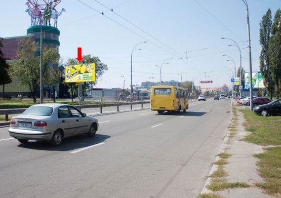 Фото рекламной плоскости по адресу Малиновского ул. / Иорданская ул. (бывш. Гавро ул.), возле "Дивосвит", в сторону ст. м. "Оболонь"