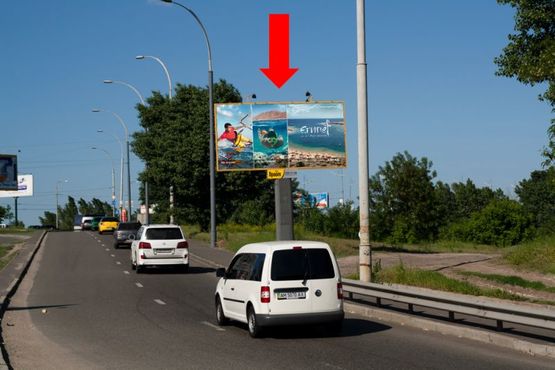 Фото рекламной плоскости по адресу Набержно-Крещатикская ул., выезд на мост Московский, в сторону Троещины