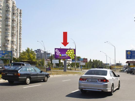 Фото рекламної площини за адресою Оболонский пр., разделитель за ТЦ "Патерсон", в сторону ст. м. "Почайна" (бывш. ст. м. "Петровка")