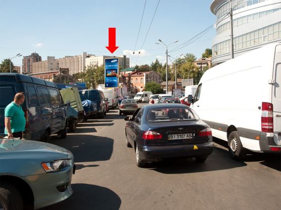Фото рекламной плоскости по адресу Лукьяновская пл., рынок "Лукьяновский", супермаркет "Сильпо", ТРЦ "Квадрат", в сторону Дегтяревская ул.