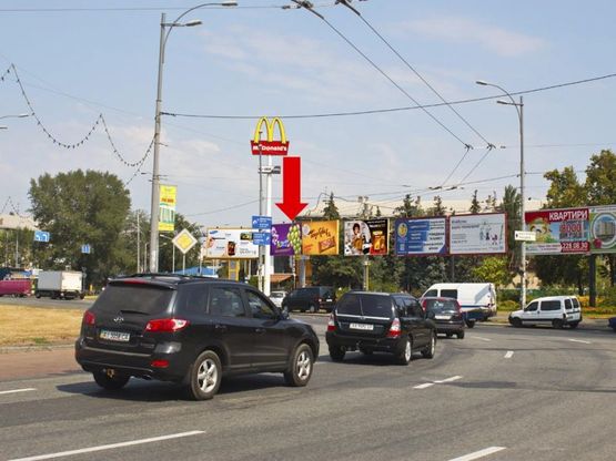 Фото рекламної площини за адресою Дарницкая пл. (бывш. Ленинградская пл.), на зеленой зоне, "McDonald's", в сторону Верховного Совета бул., левый