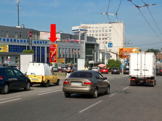 Фото рекламної площини за адресою Огиенка ул. (бывш. Лукашевича ул.), 4, разделитель, возле ТРЦ "Симпатик", "Фокстрот", в сторону Воздухофлотский пр.