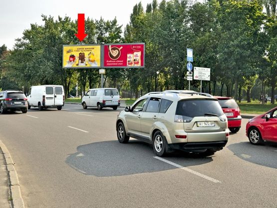 Фото рекламної площини за адресою Харьковская пл., съезд с Бажана пр. на Коллекторную ул., в сторону Борисполя, левая