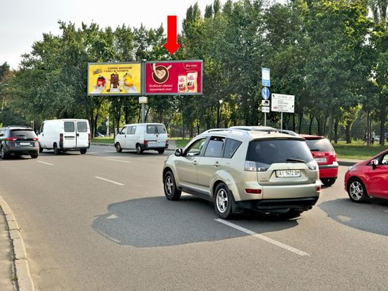 Фото рекламной плоскости по адресу Харьковская пл., съезд с Бажана пр. на Коллекторную ул., в сторону Борисполя, правая