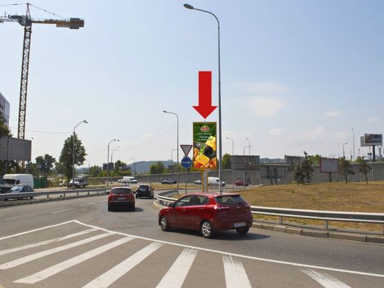 Фото рекламної площини за адресою Миколайчука ул. (бывш.Серафимовича ул.), съезд с мост Патона на Русановская набережная, в сторону Русановская набережная