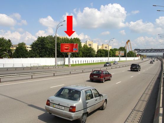 Фото рекламной плоскости по адресу Набережно-Рыбальская ул., 130м за мост Гаванский, в сторону Оболони