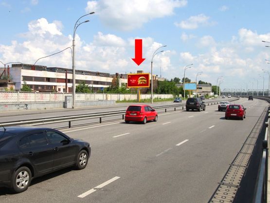 Фото рекламной плоскости по адресу Набережно-Рыбальская ул., 100м за мостом, в сторону Оболони, мост Московский