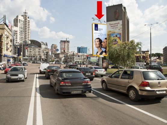 Фото рекламної площини за адресою Победы пл., 2 / Дмитриевская ул., напротив супермаркета "Сильпо", в сторону Шевченко бул., Жилянская ул.