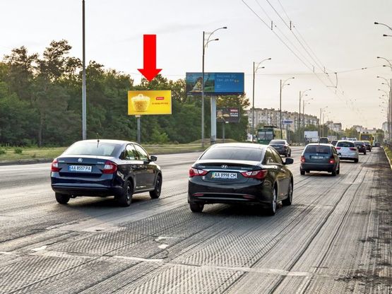Фото рекламной плоскости по адресу Братиславская ул., в сторону Троещины, возле супермаркета "Эпицентр"