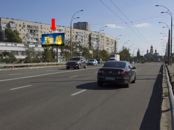 Фото рекламной плоскости по адресу Малиновского ул., 9 , возле супермаркета "Сильпо", в сторону ст. м. "Оболонь"