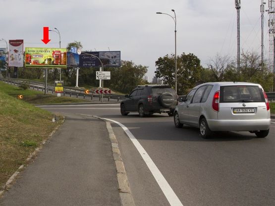 Фото рекламної площини за адресою Надднепрянское шоссе / бул. Дружбы народов, в сторону выезда на мост Патона с развязки