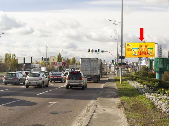 Фото рекламної площини за адресою Бажана пр. / Харьковская пл., на светофоре, на светофоре, в сторону Южного моста