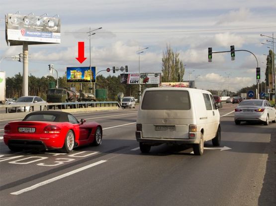 Фото рекламної площини за адресою Бажана пр. / Харьковская пл., на светофоре, в сторону а/п "Борисполь"