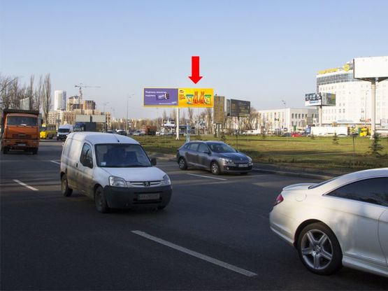 Фото рекламної площини за адресою Харьковская пл. / Светлая ул., на кольце, правая