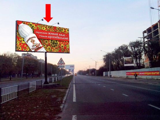 Фото рекламной плоскости по адресу Стрыйская ул., 59 / Трускавецкая ул., разделитель, из центра