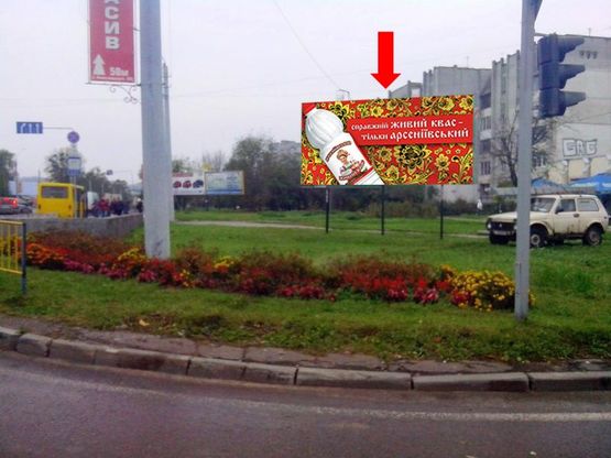 Фото рекламной плоскости по адресу Хмельницкого Б. ул. / ул. Гринченка, напротив ТРЦ "ВАМ", супермаркета "Сильпо", в центр