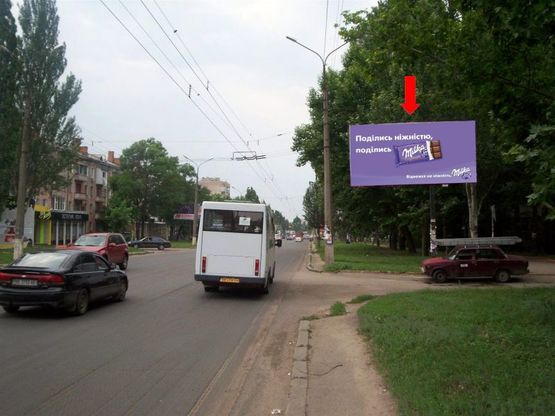 Фото рекламної площини за адресою Мира пр. / Южная ул., коледж экономики и права, в сторону Победы пл., ж/д вокзала, из центра