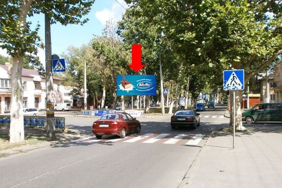 Фото рекламной плоскости по адресу Адмиральский пр. / Гераневая ул., разделитель, возле кинотеатра "Вымпел", в сторону Фонтанской дороги