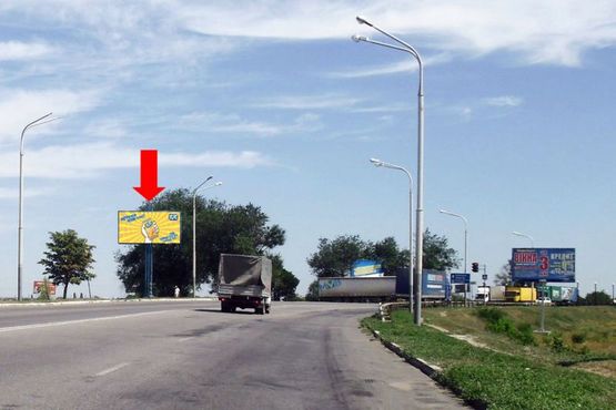 Фото рекламной плоскости по адресу Днепровская ул., 135, переезд через реку Гнездка