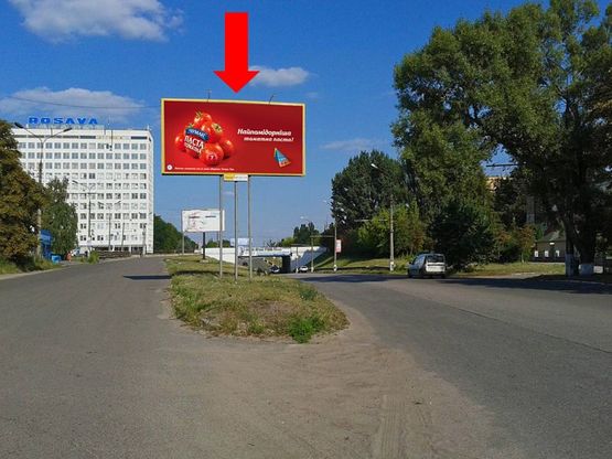 Фото рекламной плоскости по адресу Леваневского ул., разделитель, возле завода "Росава", из центра