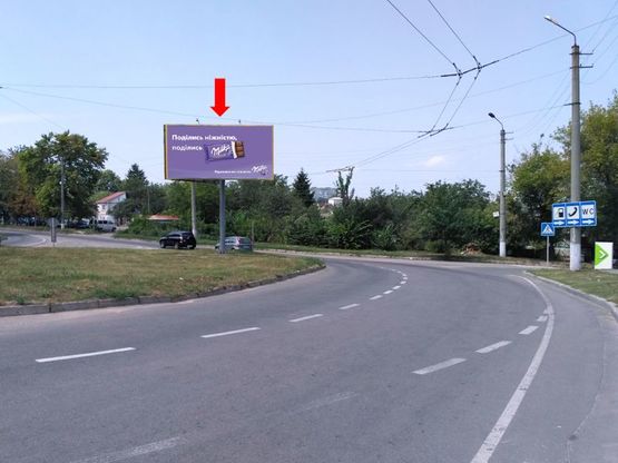 Фото рекламной плоскости по адресу Грибоедова ул. / ул. Рыбная, разделитель, возле АЗС