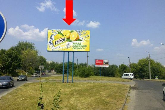 Фото рекламной плоскости по адресу Грибоедова ул. / ул. Рыбная, разделитель