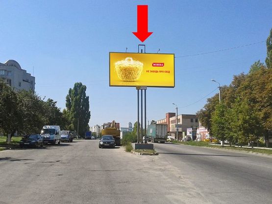 Фото рекламной плоскости по адресу Киевская ул. / ул. Глиняная, разделитель, въезд из Киева