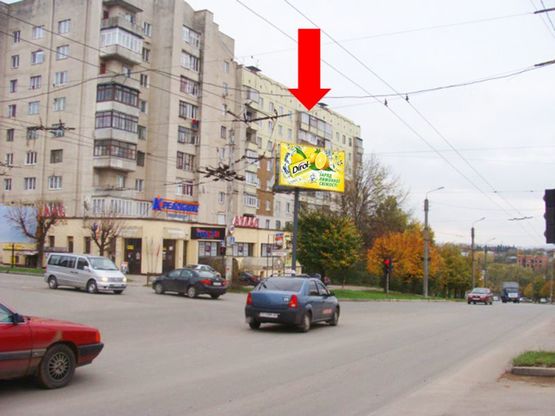 Фото рекламної площини за адресою Героев Майдана ул. (бывш. Красноармейская ул.), 115 / Комарова ул., из центра