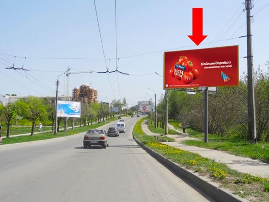 Фото рекламной плоскости по адресу Комарова ул. / Парковый проезд, в сторону Главной ул.