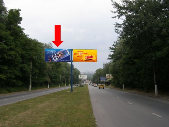 Фото рекламной плоскости по адресу Измайловская ул., возле рынка "Калиновский", разделитель, из центра к рынку, левый