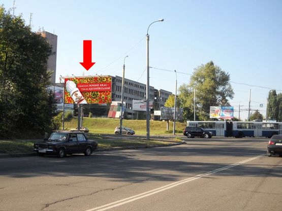 Фото рекламной плоскости по адресу Сумгаитская ул. / Одесская ул., возле АЗС "Amic", в сторону автозавода "Богдан"