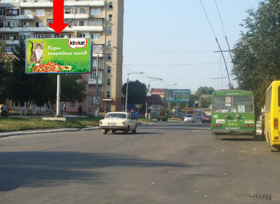 Фото рекламної площини за адресою Троллейбусная ул. / Галицкая ул., возле магазина "Фаворит"