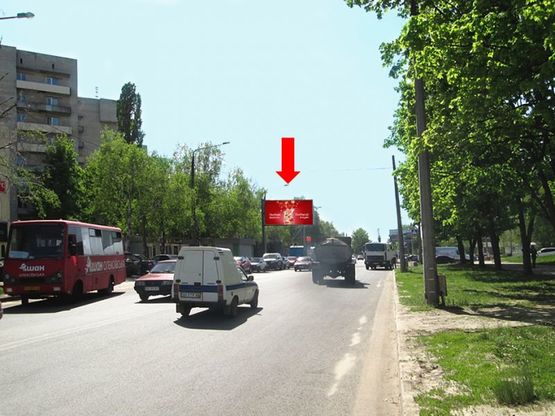 Фото рекламної площини за адресою Ахсарова ул., 11, напротив, в сторону Победы пр.