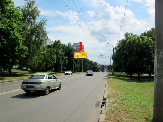 Фото рекламної площини за адресою Гвардейцев Широнинцев, 52,  в сторону ул. Героев Труда