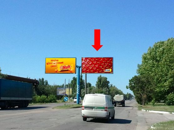 Фото рекламной плоскости по адресу Бериславское шоссе, разделитель, в центр, правый