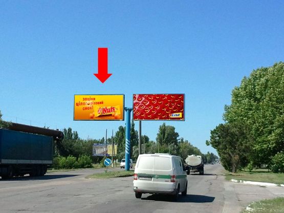 Фото рекламной плоскости по адресу Бериславское шоссе, разделитель, в центр, левый